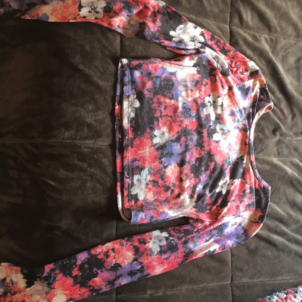 Long sleeve crop top